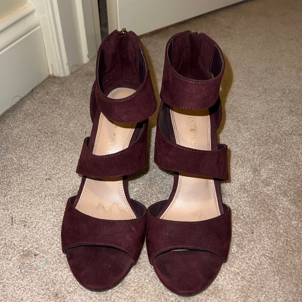 heels size 8.5, worn once!!